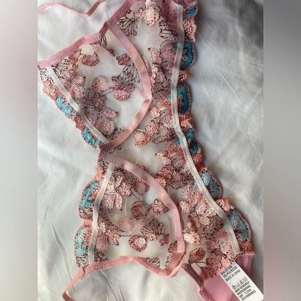 new, 2 piece bra and thong set made of thin tulle and embroidery